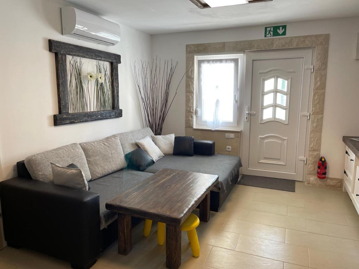 Apartment Lipa Vir Exterior photo